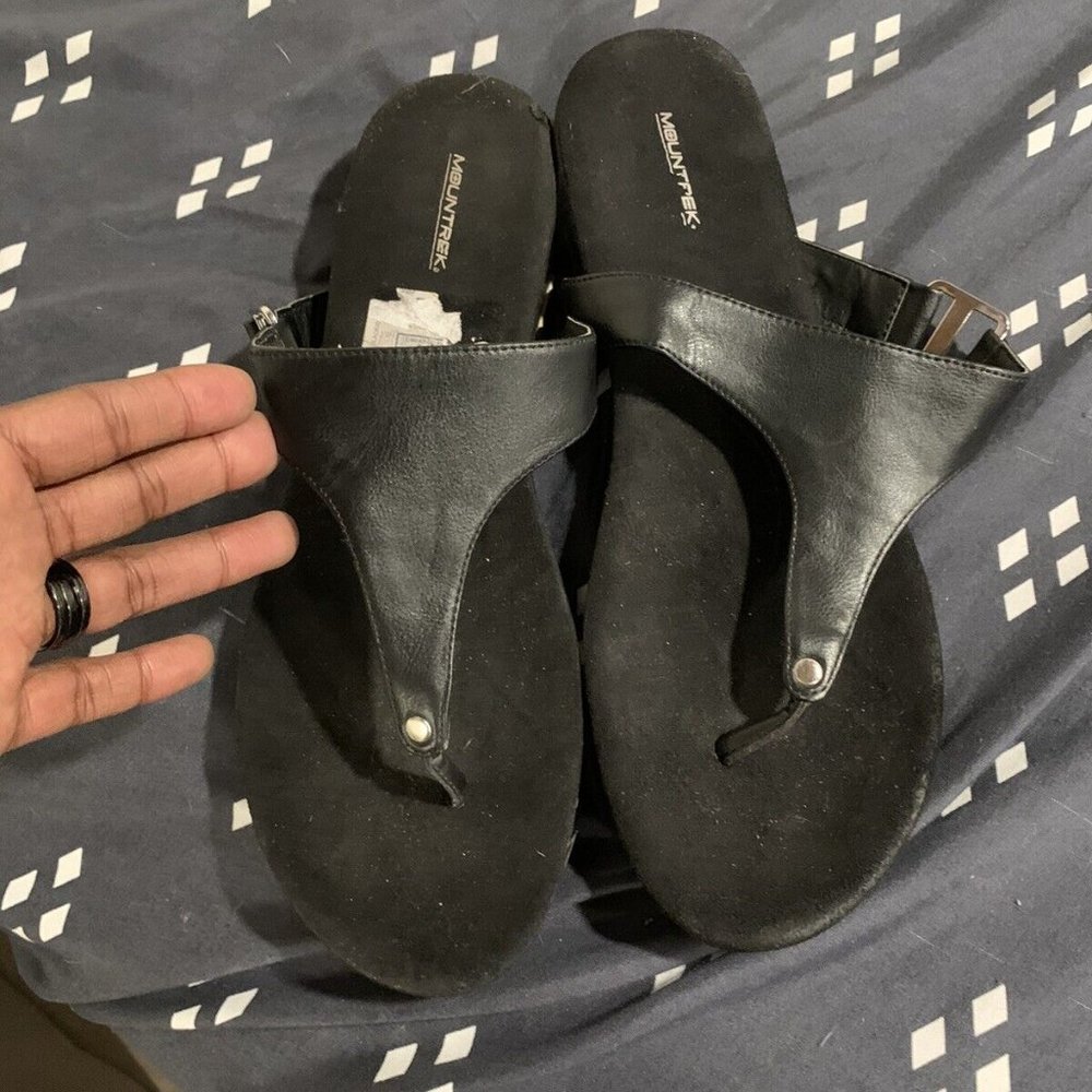 Mountrek Sophie Womens Black Sandals With Accent Buckle Size 11